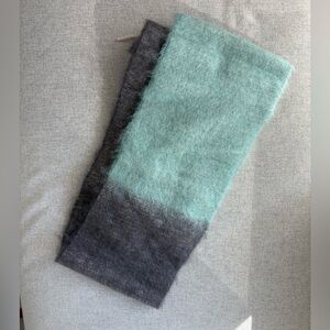 Elegant Two-Tone Scarf in Gray and Mint